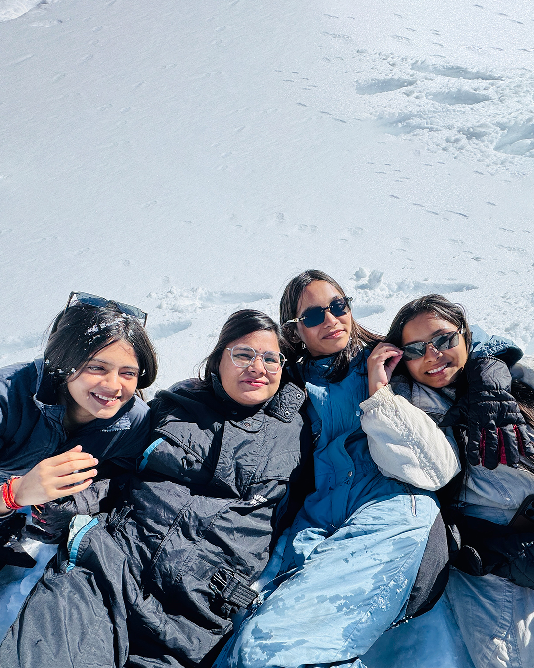 Friends in Manali snow
