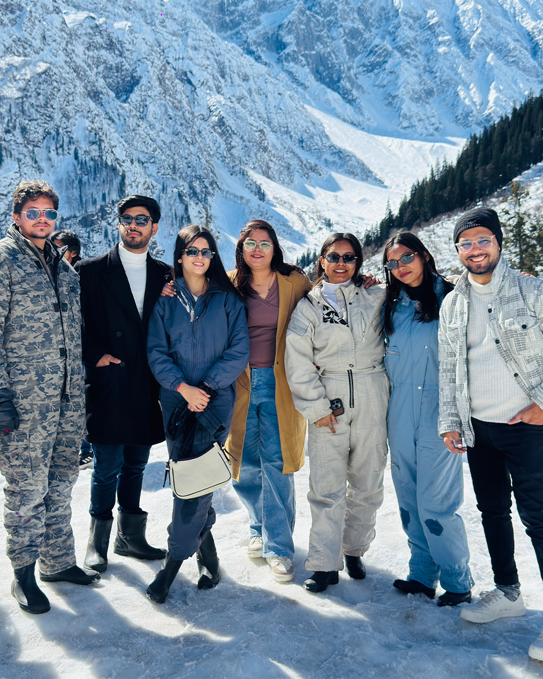 Budget Manali snow group